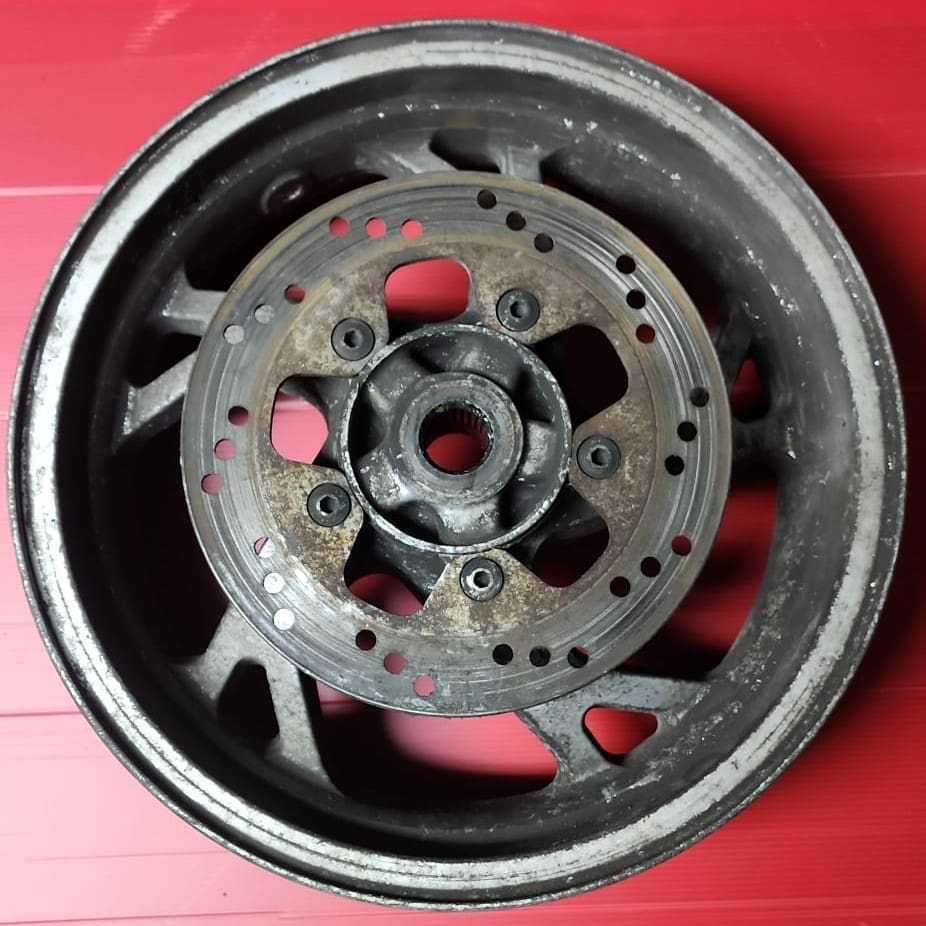 גלגל אחורי סוזוקי בורגמן 400