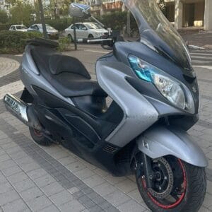 סוזוקי בורגמן 400